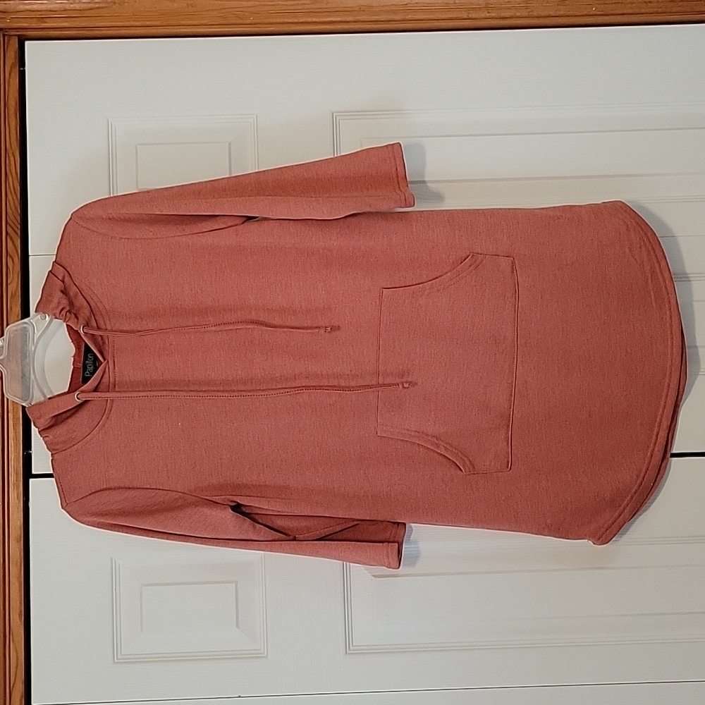 Womens size Small Papillon long top